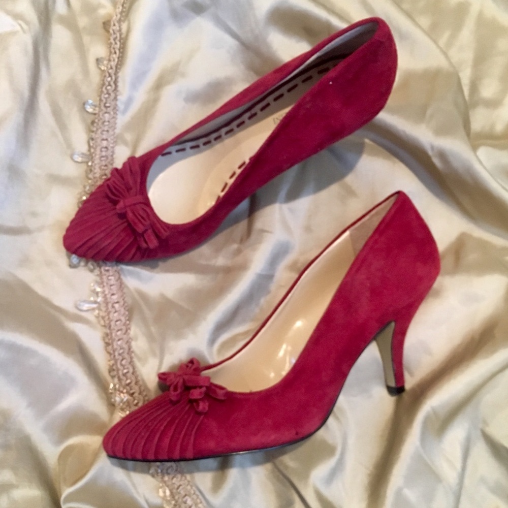 Enzo Angiolini Suede Heels